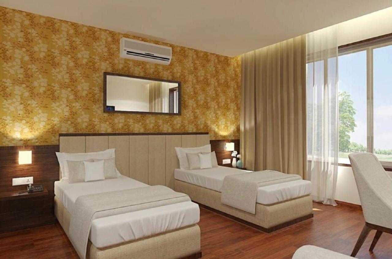 Hotel Shlok Колхапур Екстериор снимка