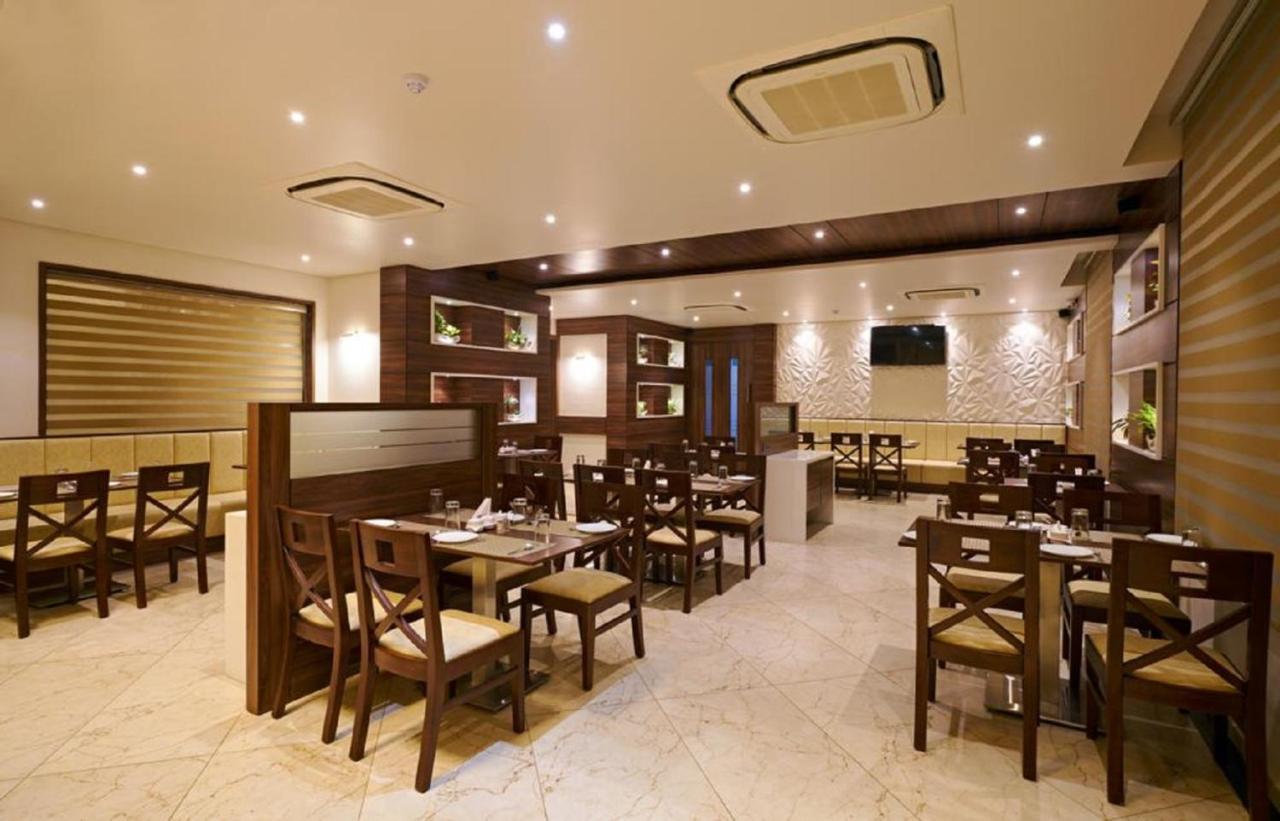 Hotel Shlok Колхапур Екстериор снимка