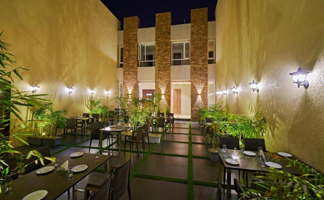 Hotel Shlok Колхапур Екстериор снимка