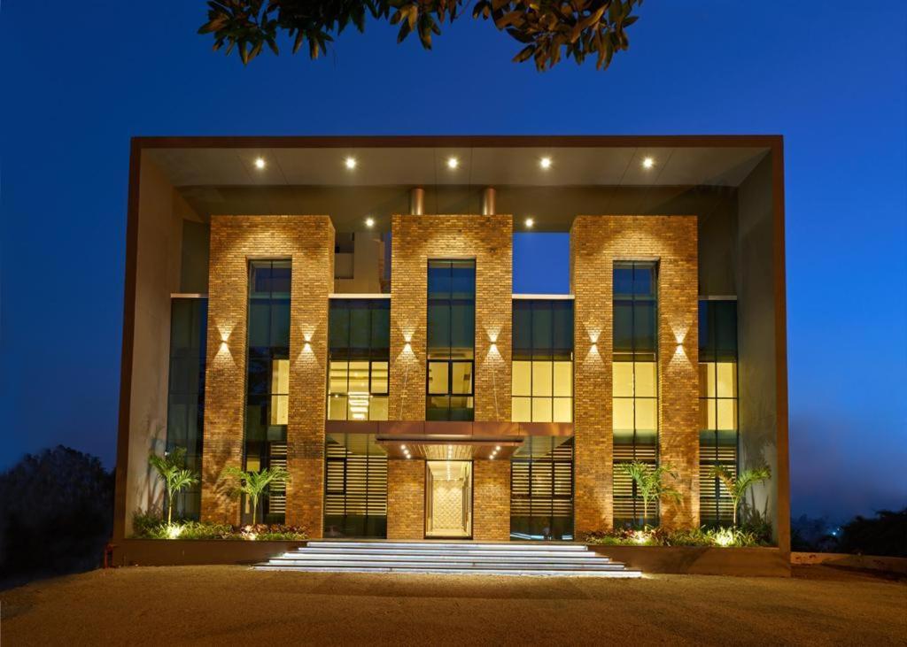 Hotel Shlok Колхапур Екстериор снимка