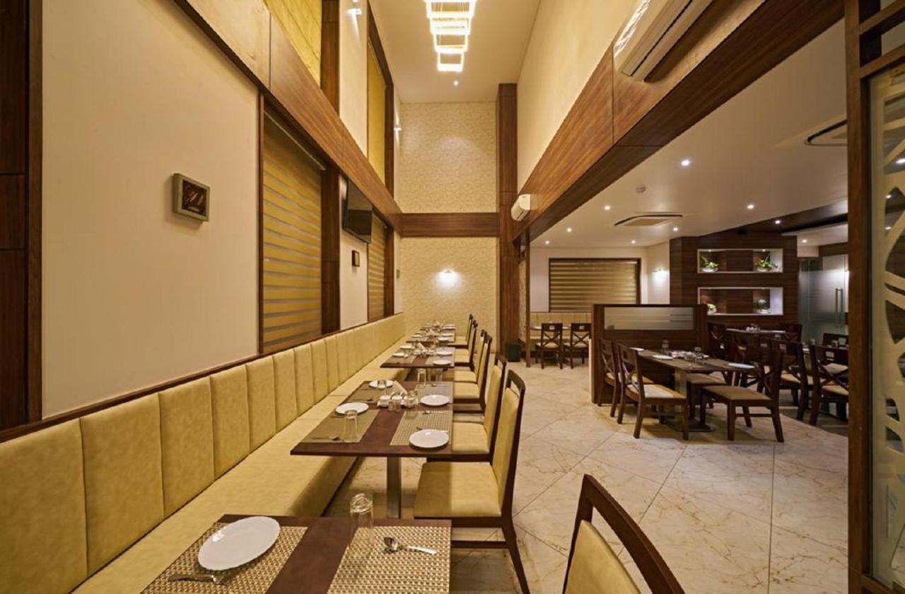 Hotel Shlok Колхапур Екстериор снимка