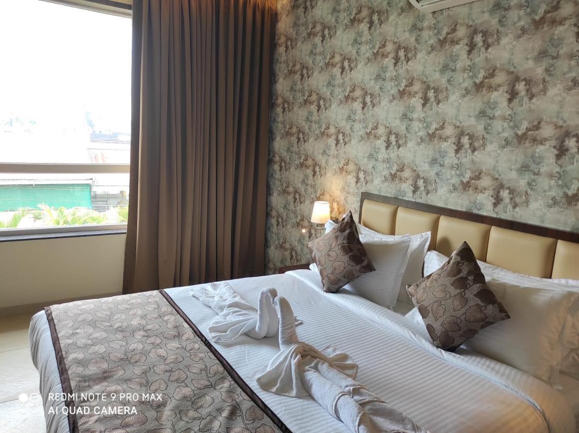 Hotel Shlok Колхапур Екстериор снимка