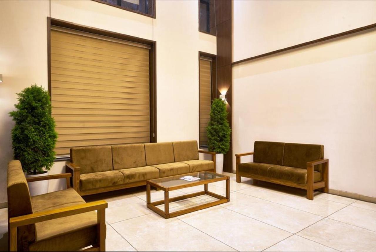 Hotel Shlok Колхапур Екстериор снимка