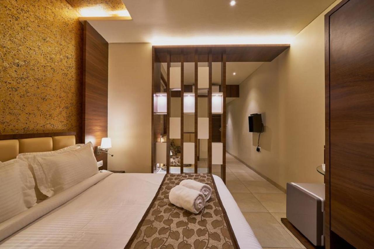 Hotel Shlok Колхапур Екстериор снимка